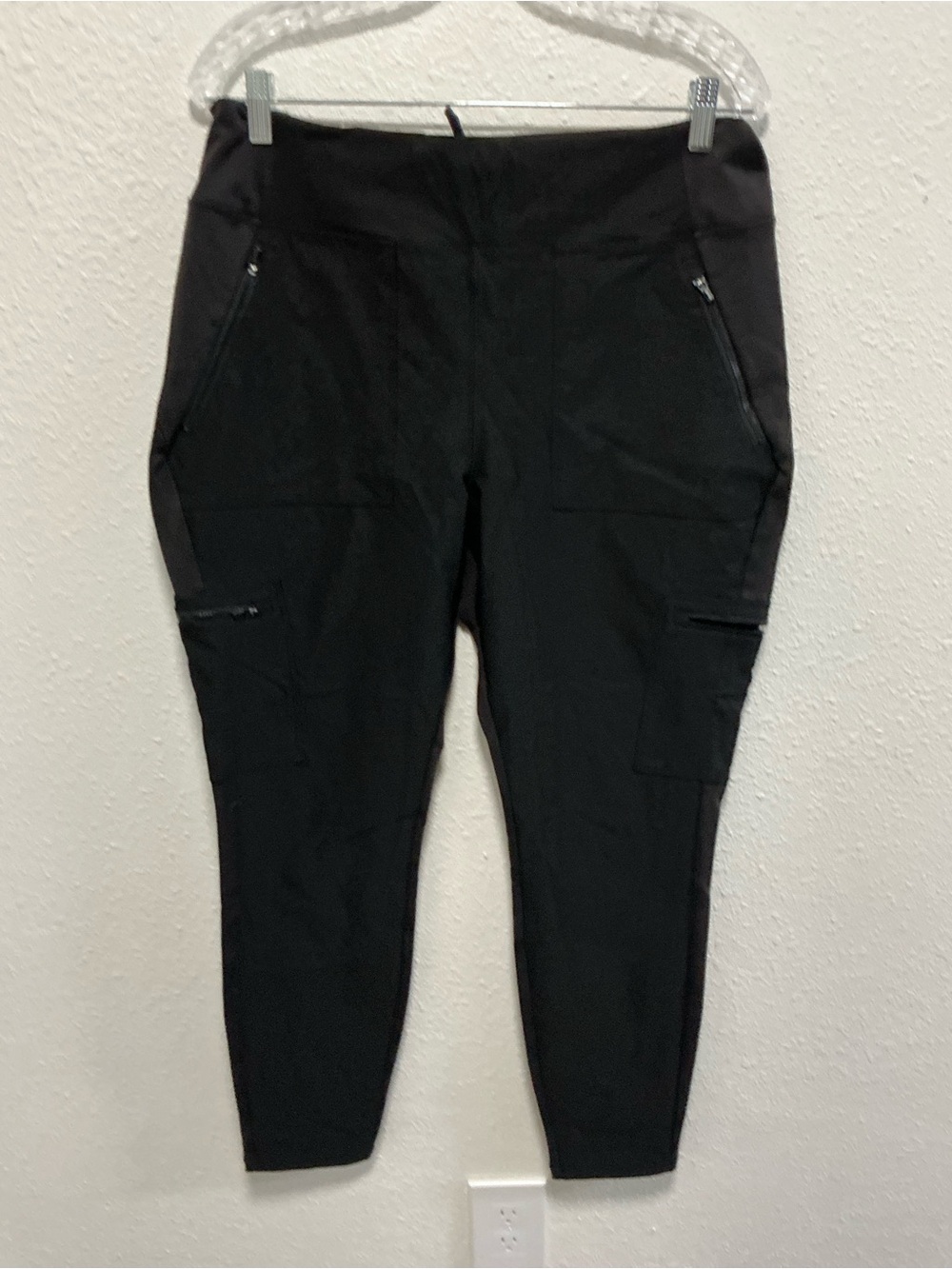 Athleta women’s size 16 black headlands hybrid cargo tights pants zipper pockets